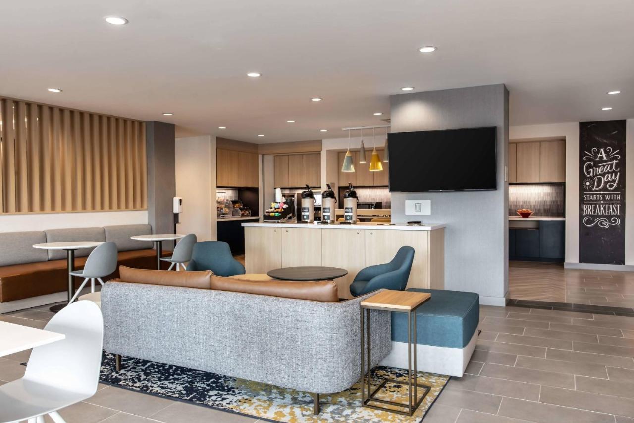 Towneplace Suites By Marriott Milwaukee West Bend Exterior foto